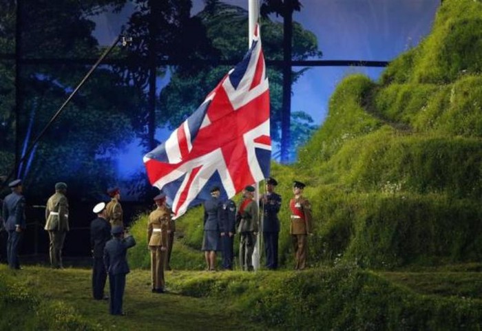 Lá cờ Liên hiệp trong lễ khai mạc.